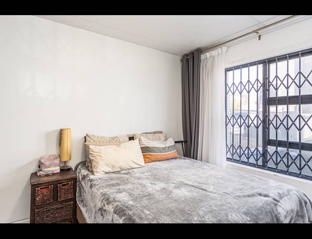 2 BEDROOM APARTMENT SOLD IN BURGUNDY ESTATE
